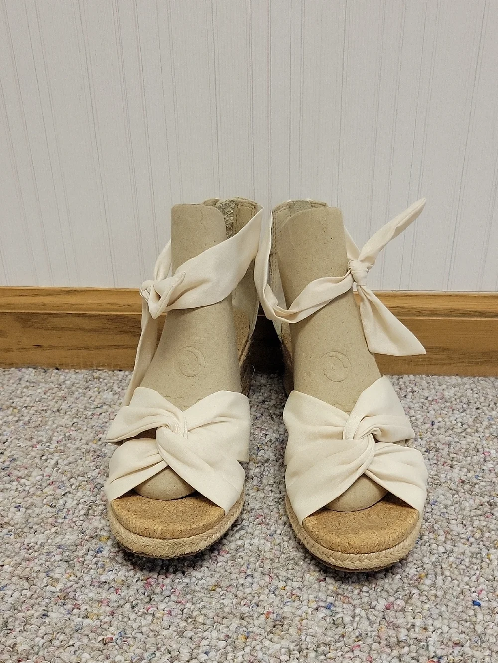 Ugg Yarrow Women's Cream Silk Tie-Strap Espadrille Wedge Sandals Sz 6.5 Summer